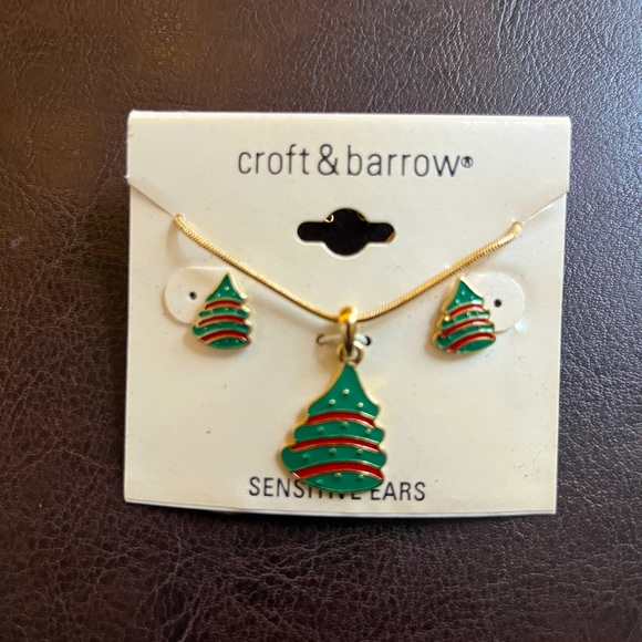 NWOT Croft & Borrow Holiday Christmas Tree gold tone necklace & stud earrings. - Picture 4 of 4